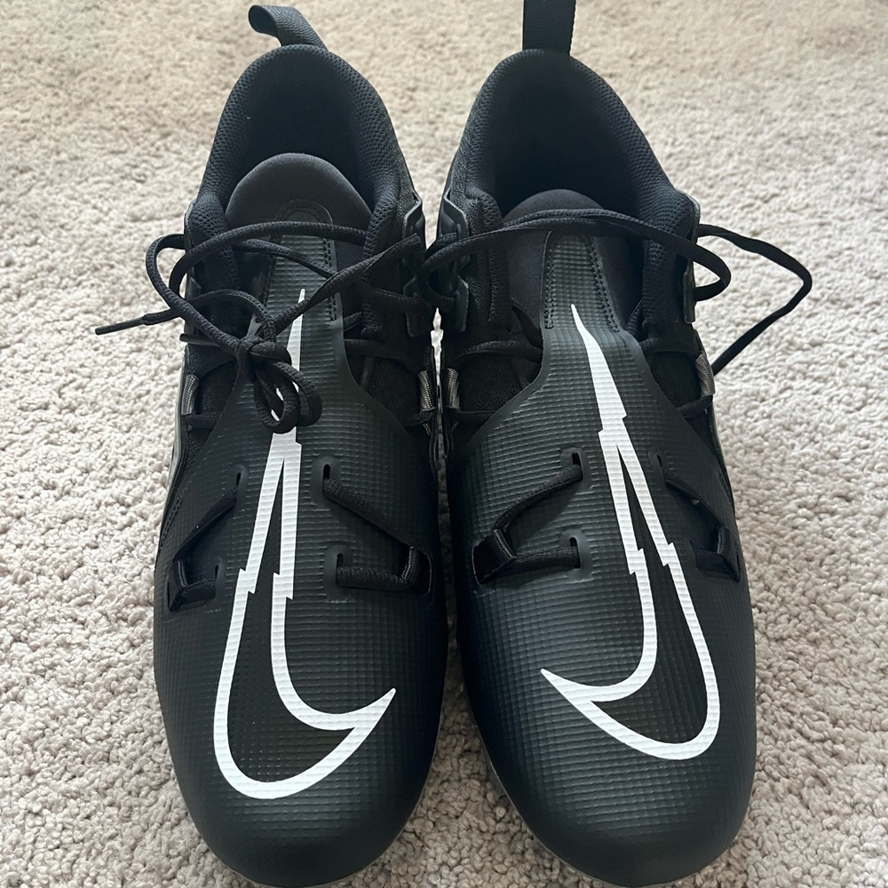 Nike Men's Alpha Menace Pro 3 Mid Football Cleats